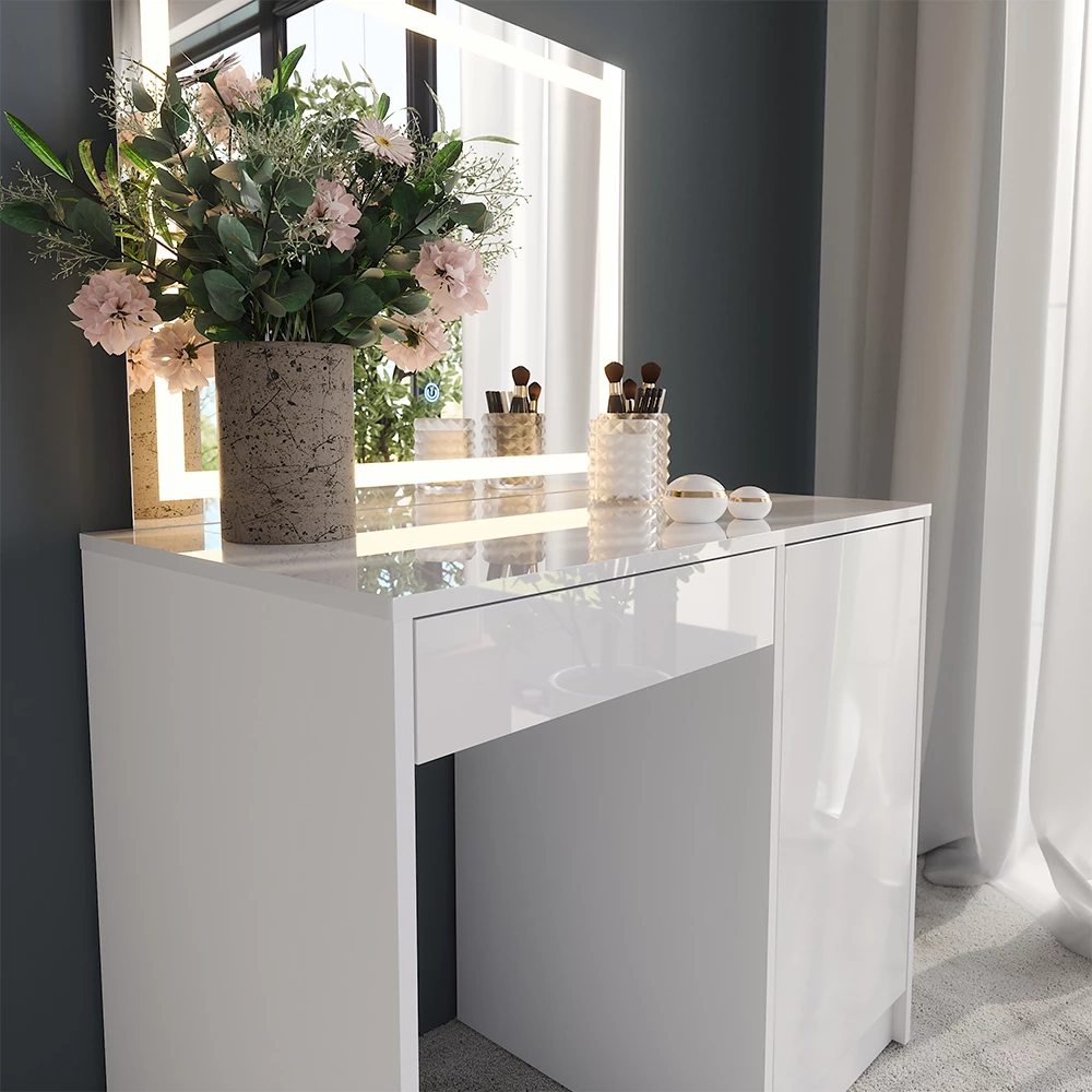 Gros plan de Coiffeuse en blanc/blanc brillant, montrant la texture/les détails