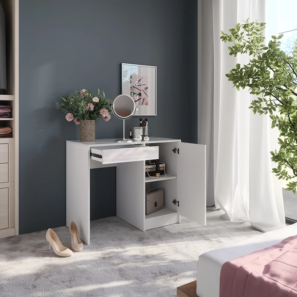 Primo piano di Tavolo da toeletta in Bianco/bianco lucido, mostrando design e dettagli della superficie