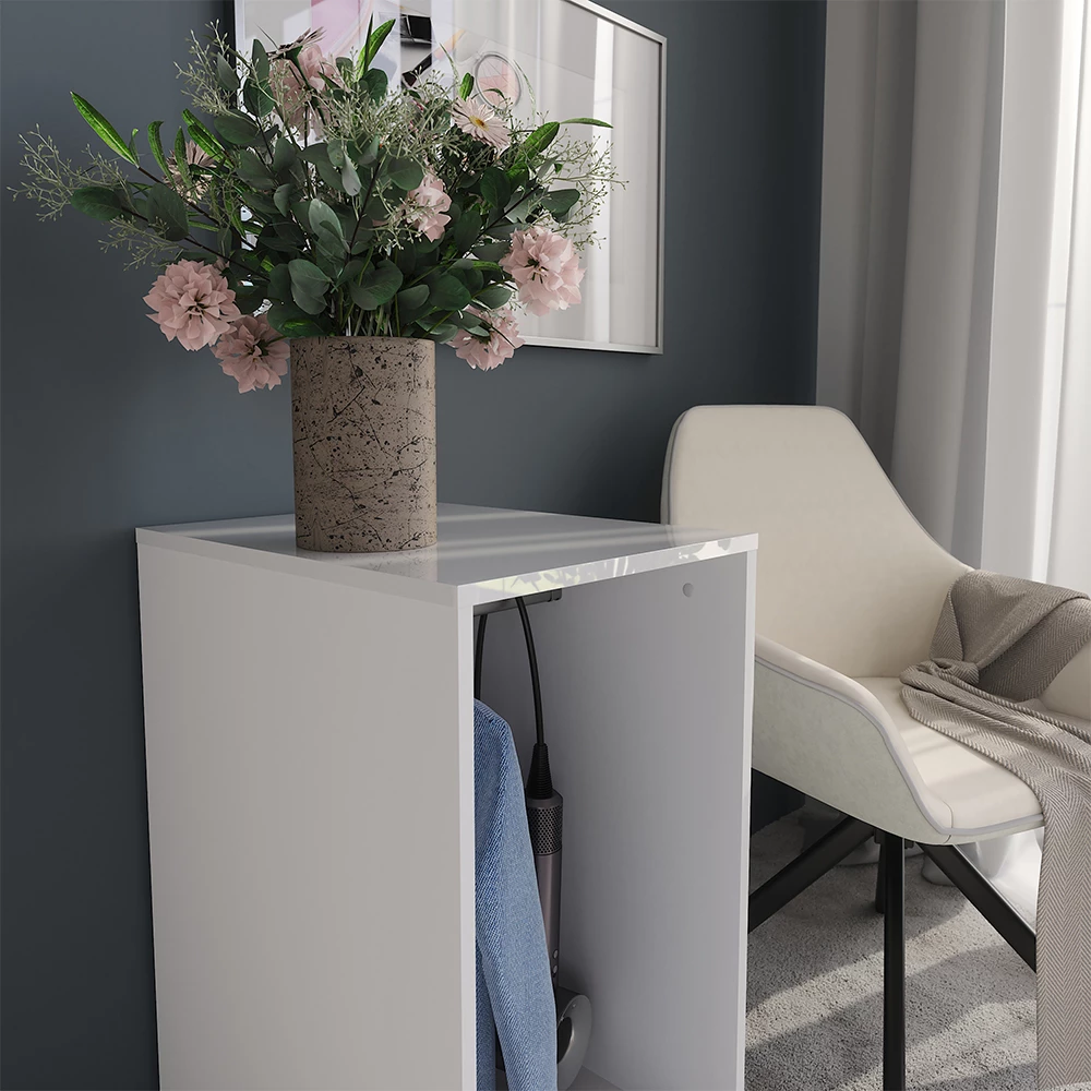 Nahaufnahme von Kommode in Weiß/Weiß Hochglanz, zeigt Textur/Details