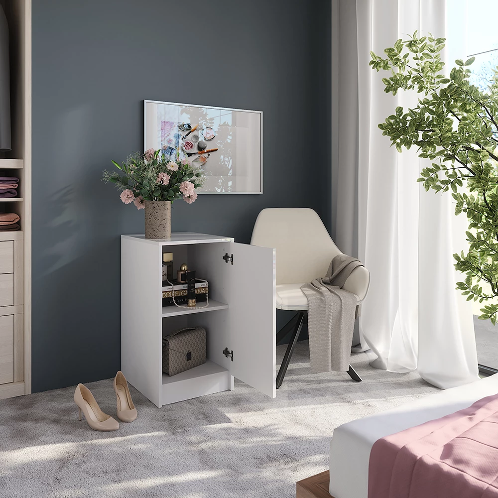 Nahaufnahme von Kommode in Weiß/Weiß Hochglanz, zeigt Design- und Oberflächendetails