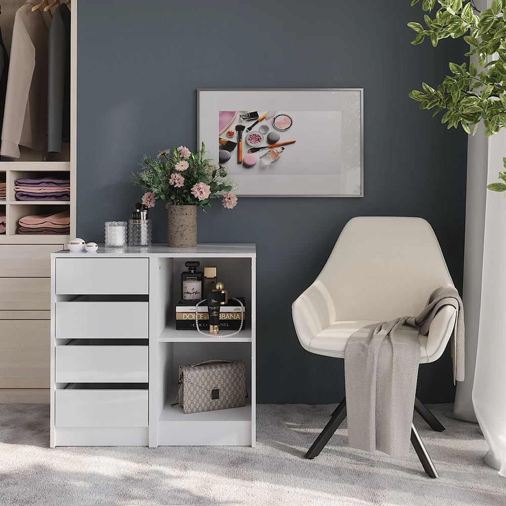 Dressoir in Wit/wit hoogglans shown in ambient setting with decoration