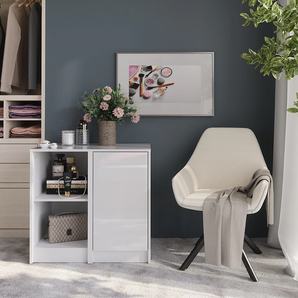 Sideboard in Wit/wit hoogglans shown in ambient setting with decoration