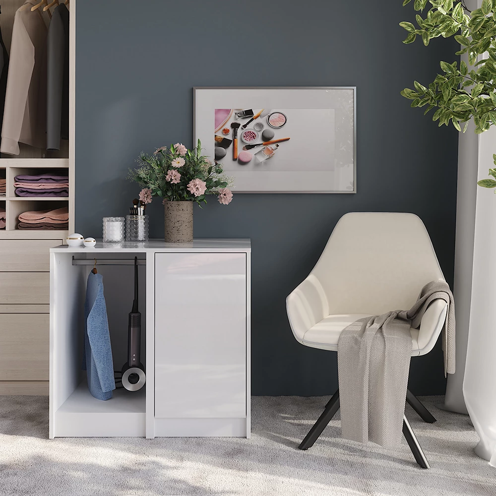 Sideboard in Wit/wit hoogglans shown in ambient setting with decoration