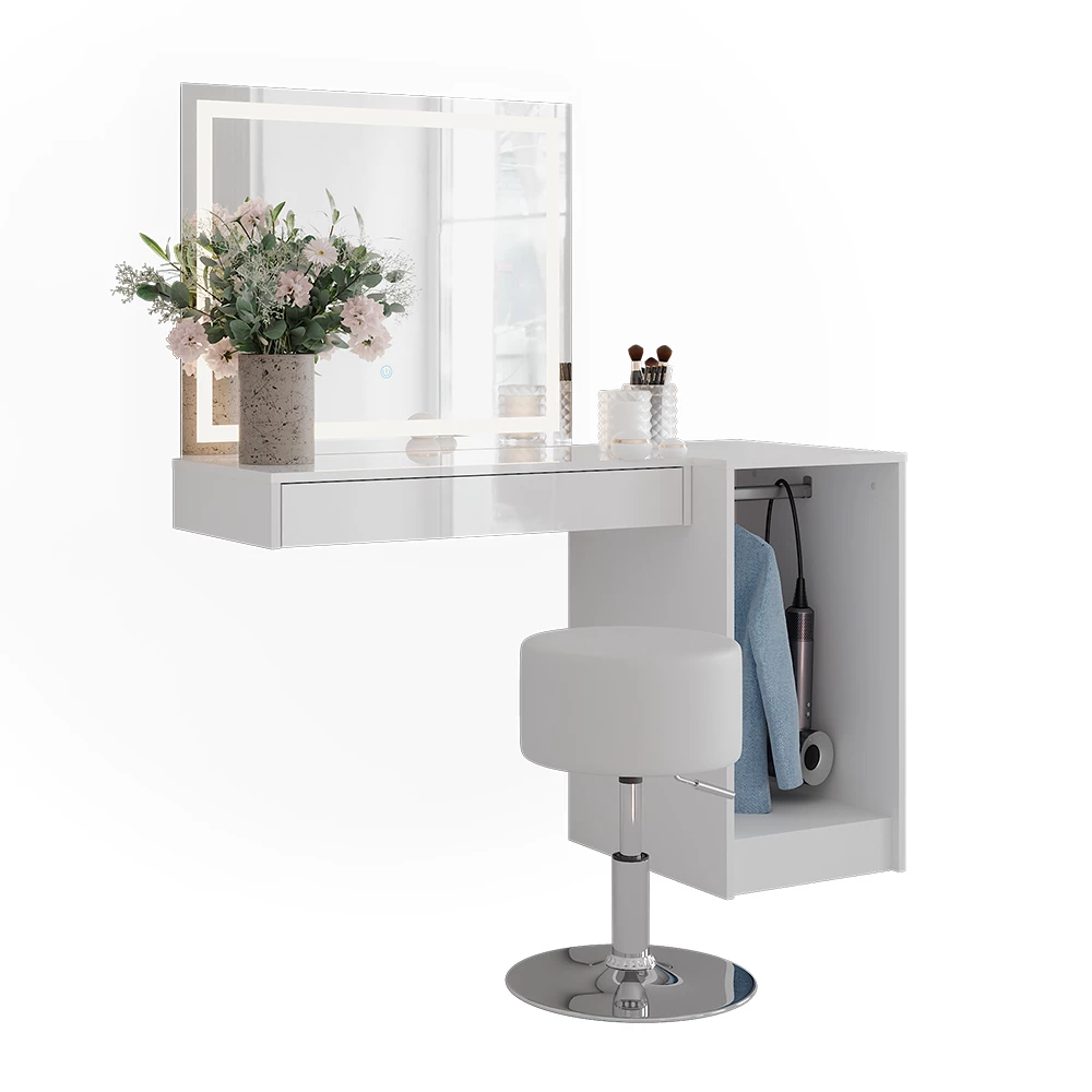 Schminktisch in Weiß/Weiß Hochglanz auf weißem Hintergrund mit dekorativen Elementen