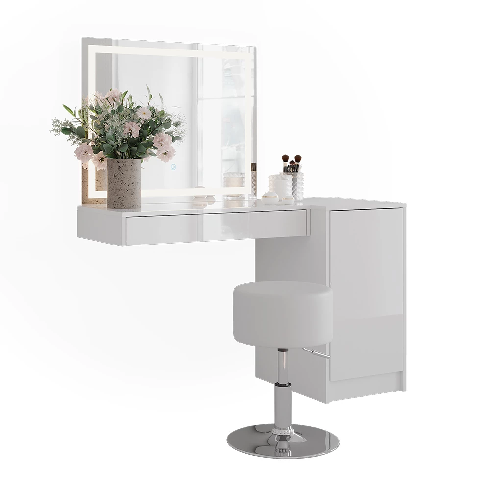 Schminktisch in Weiß/Weiß Hochglanz auf weißem Hintergrund mit dekorativen Elementen