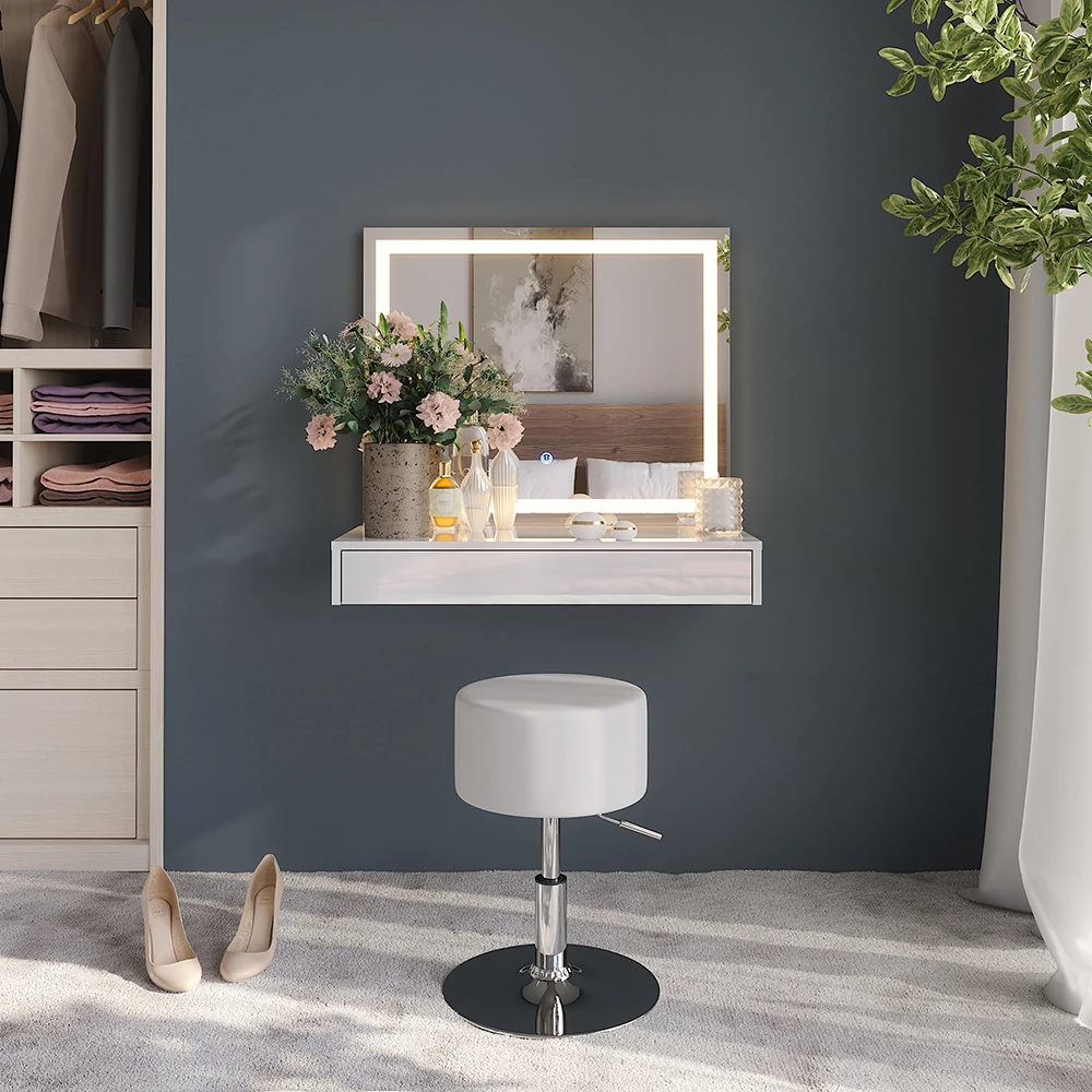 Schminktisch in Weiß/Weiß Hochglanz, dargestellt im Ambiente mit Dekoration