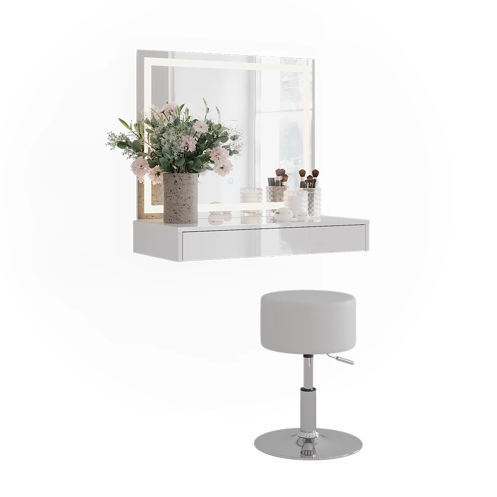 Schminktisch in Weiß/Weiß Hochglanz auf weißem Hintergrund mit dekorativen Elementen