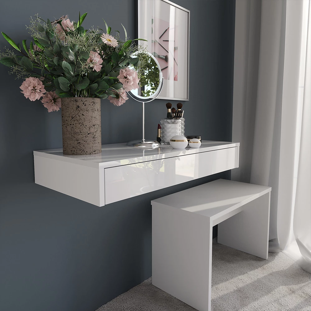 Nahaufnahme von Wandregal in Weiß/Weiß Hochglanz, zeigt Textur/Details