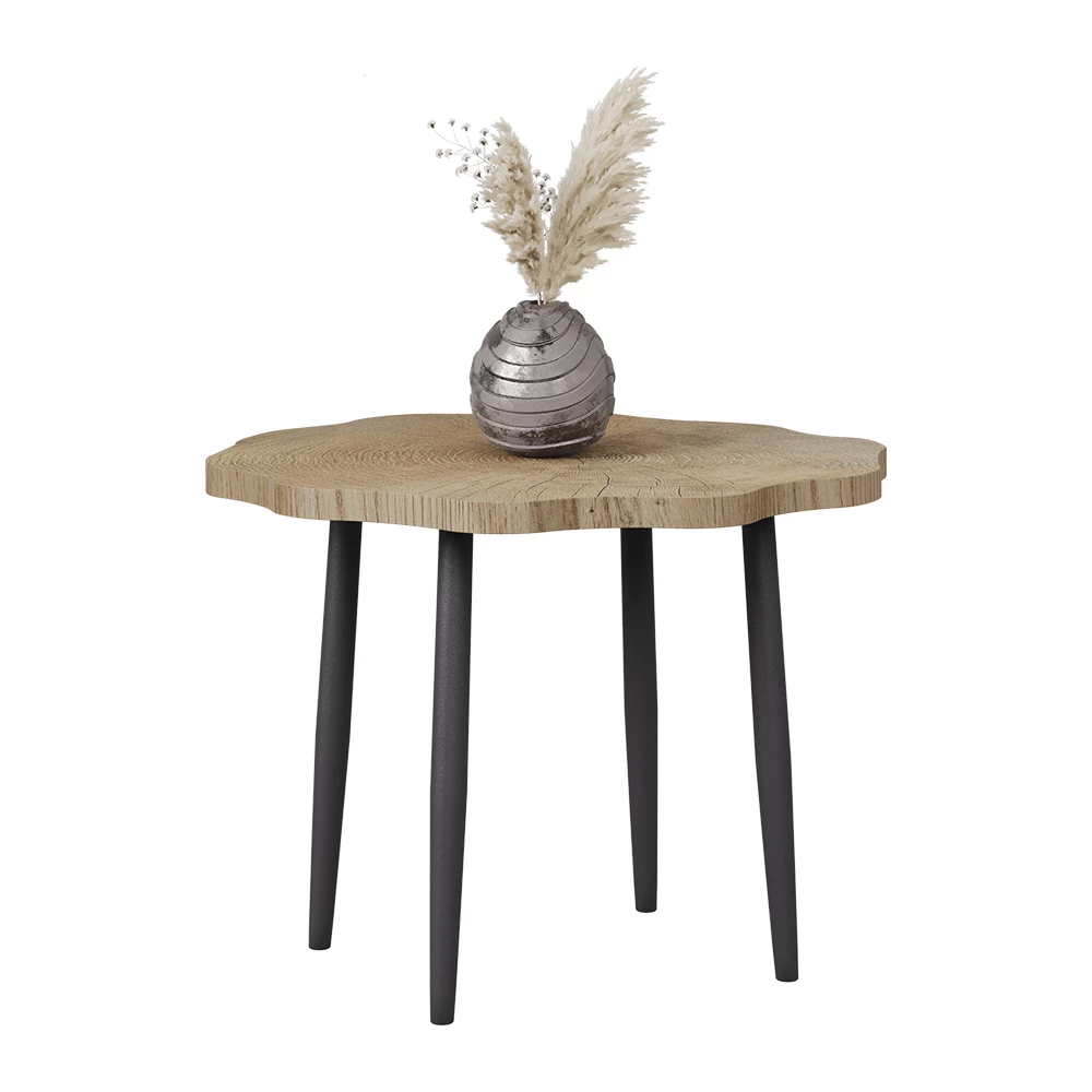 Couchtisch in Eiche auf weißem Hintergrund mit dekorativen Elementen