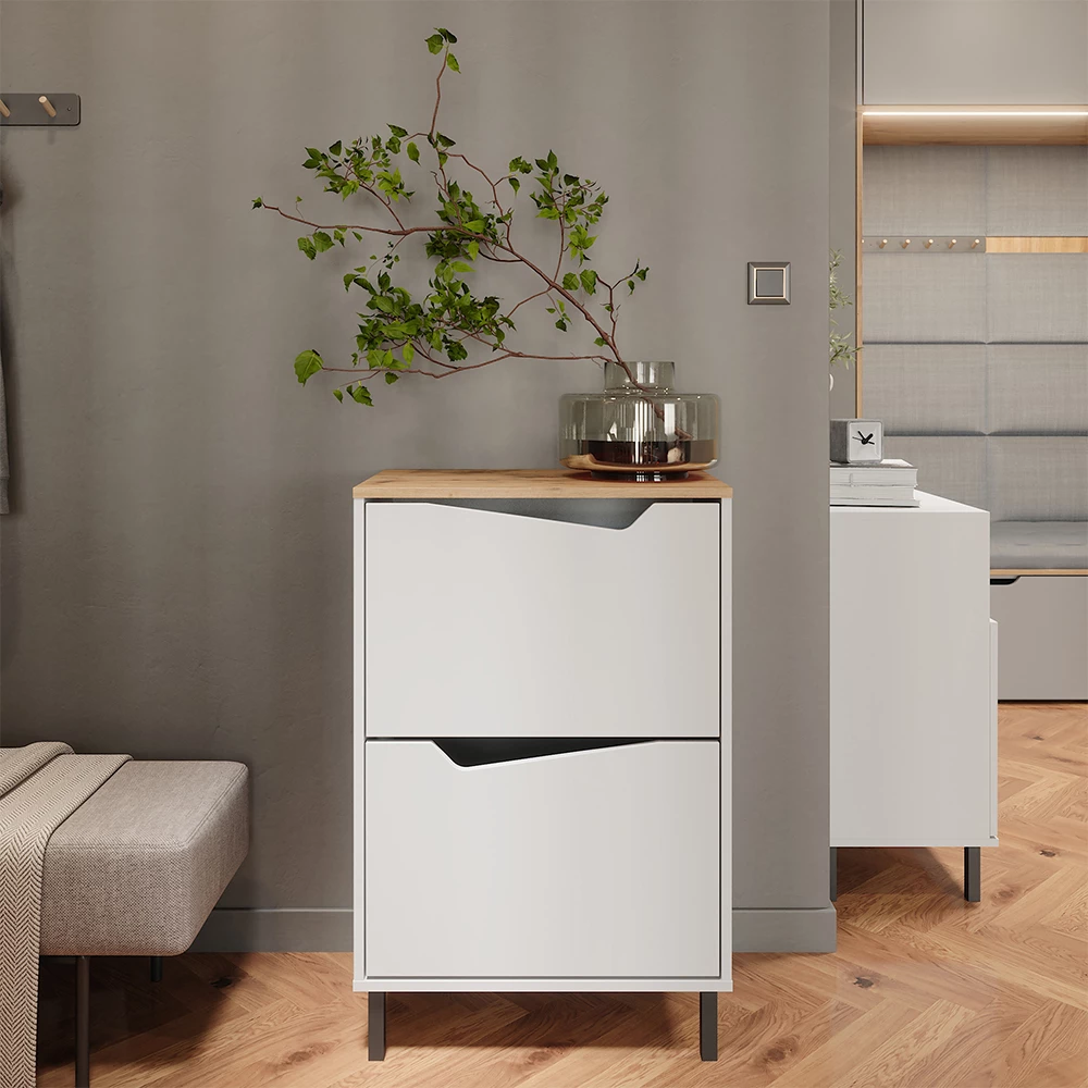 Skotipper i farven Hvid/Artisan, vist i et miljø med dekoration