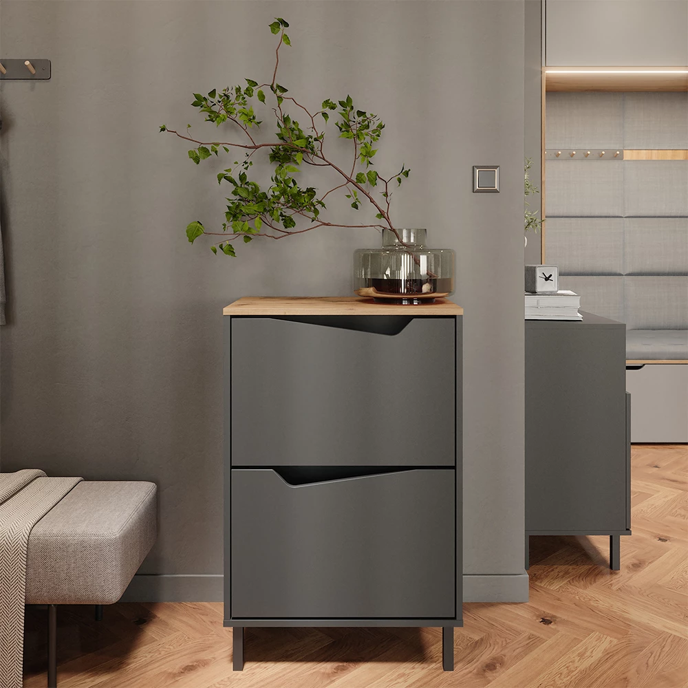 Skotipper i farven Antracit/Artisan, vist i et miljø med dekoration