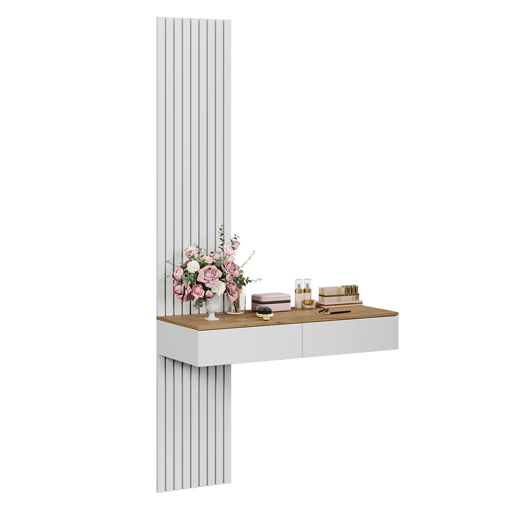 Schminktisch in Weiß auf weißem Hintergrund mit dekorativen Elementen