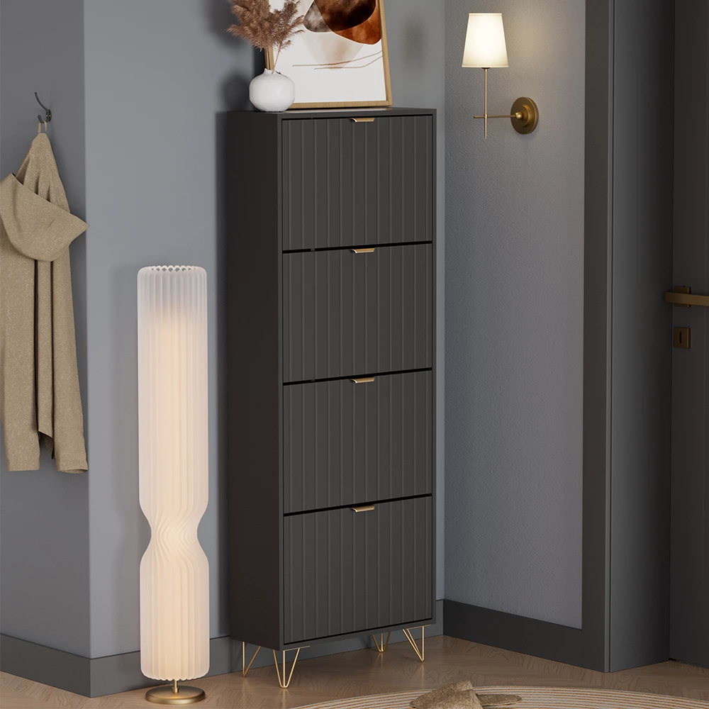 Schoenenkast in Zwart shown in ambient setting with decoration