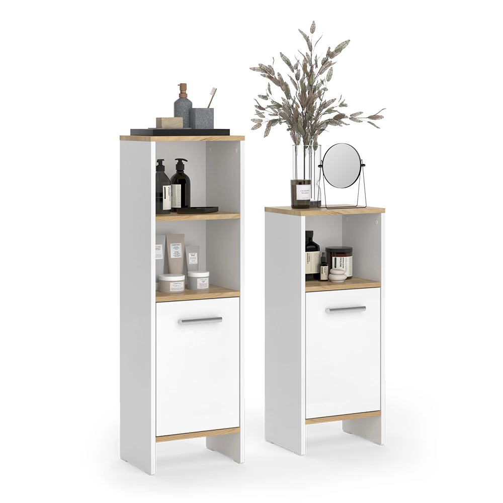 Badmöbel-Set in Weiß/Goldkraft Eiche auf weißem Hintergrund mit dekorativen Elementen