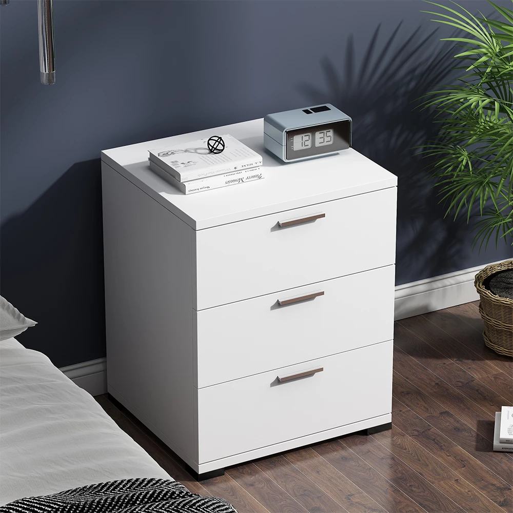 Yöpöytä in Valkoinen shown in ambient setting with decoration