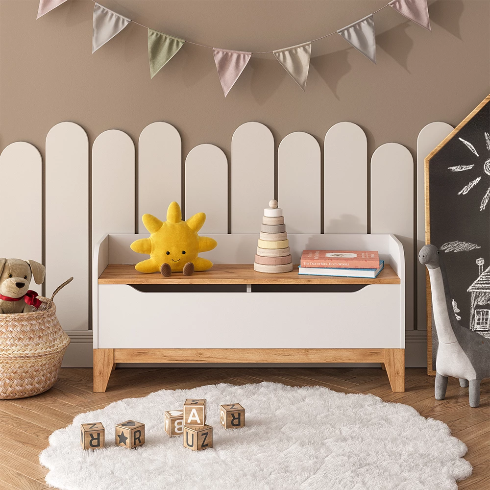 Cassapanca per giocattoli in Bianco/Artisan shown in ambient setting with decoration