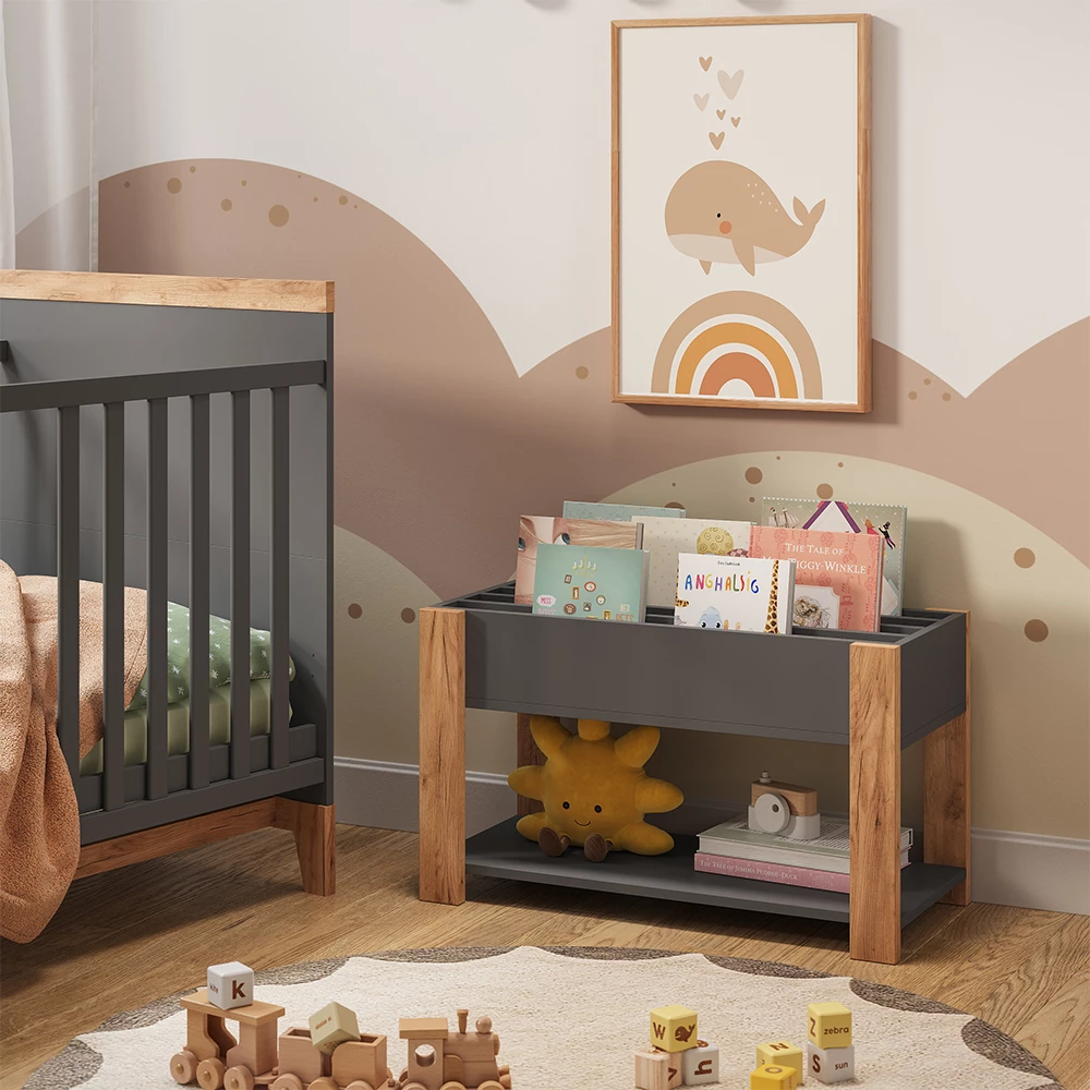 Kinderplank in Grijs/Kunstnijverheid shown in ambient setting with decoration