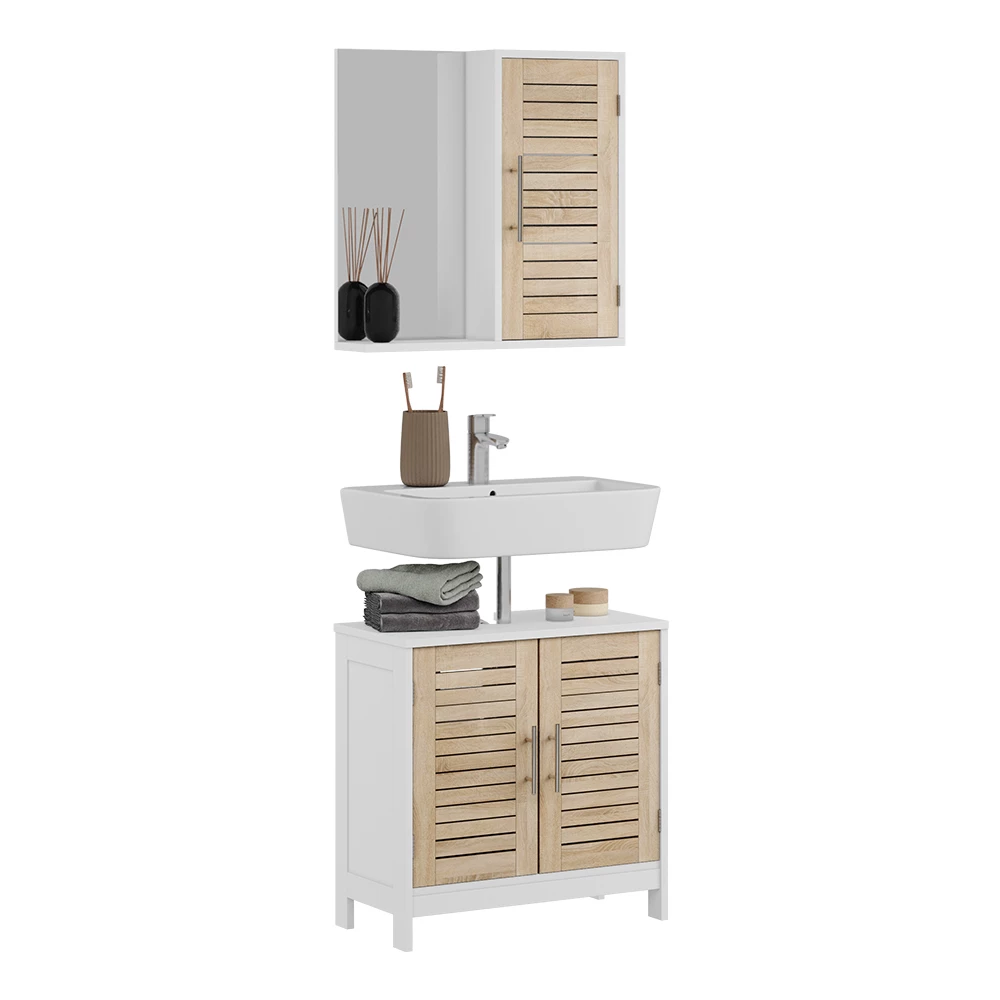 Badmöbel-Set in Weiß/Eiche auf weißem Hintergrund mit dekorativen Elementen