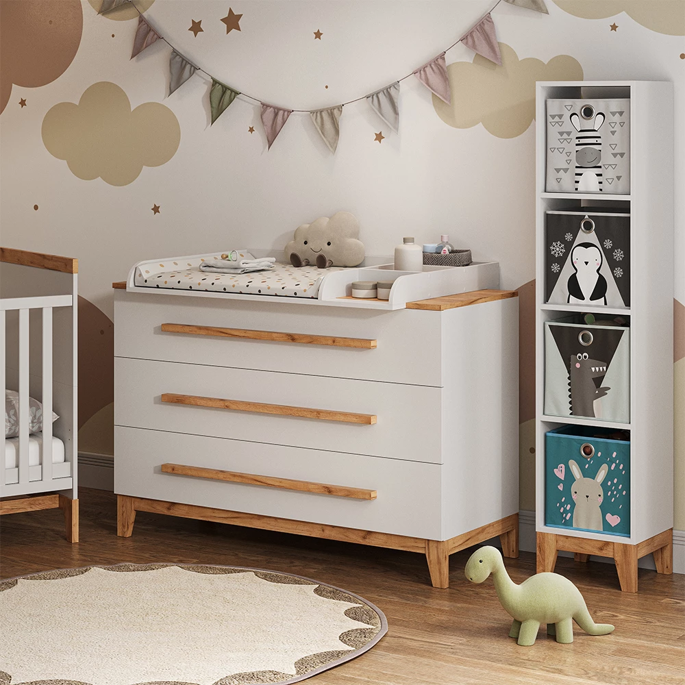 Close-up of Kinderplank in Wit/Kunstnijverheid, showing design and surface details