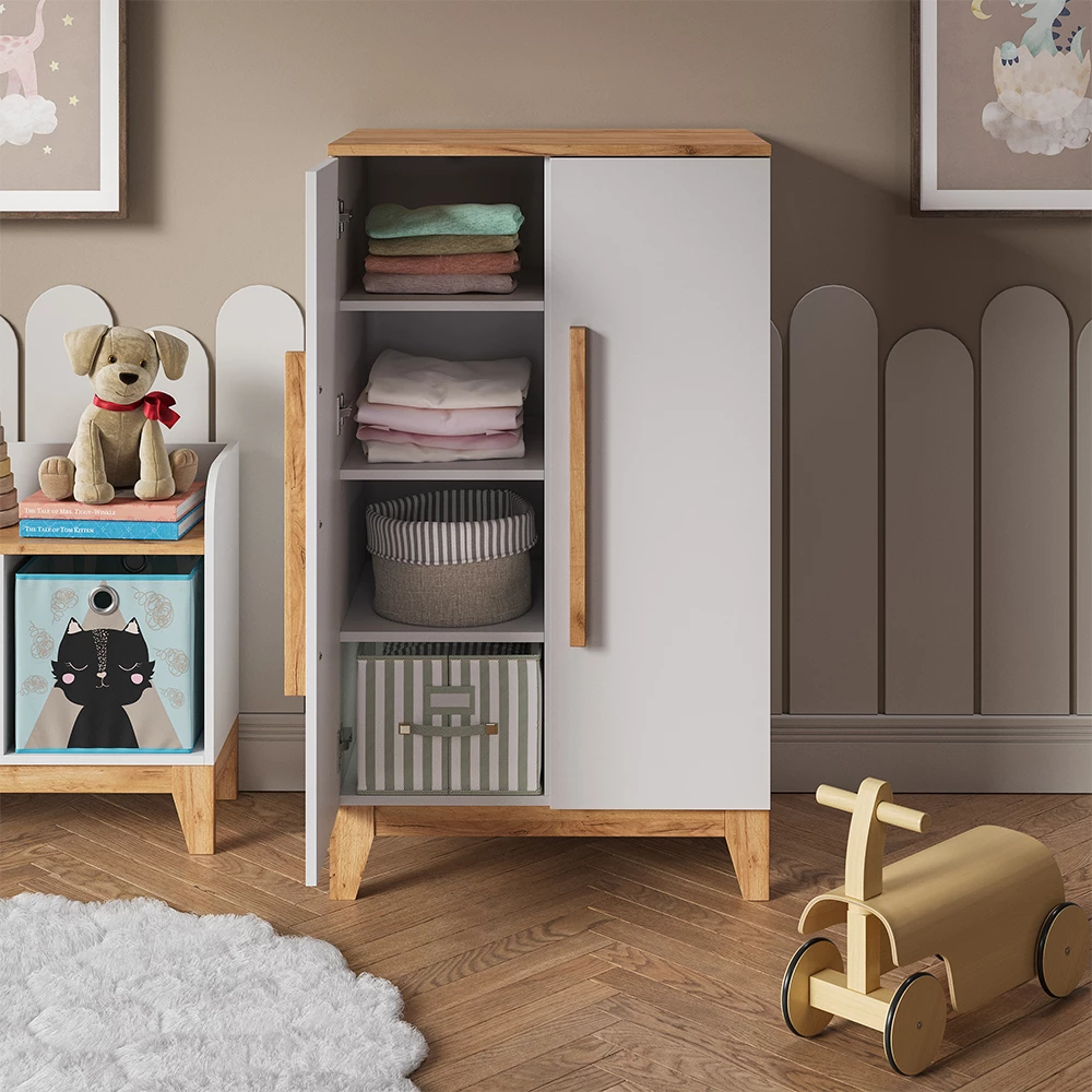 Close-up of Armadio per bambini in Bianco/Artisan, showing design and surface details