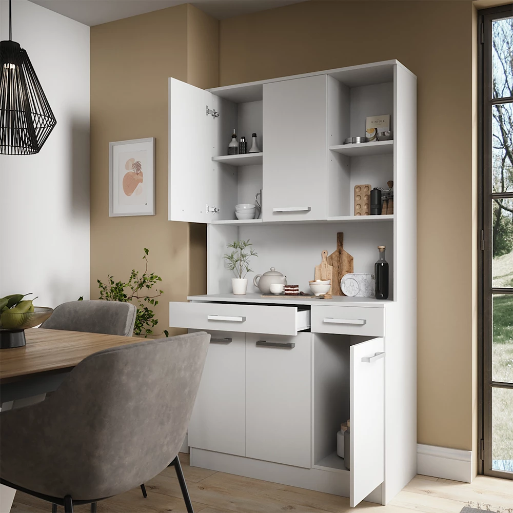 Nahaufnahme von Küchenbuffet in Weiß, zeigt Design- und Oberflächendetails