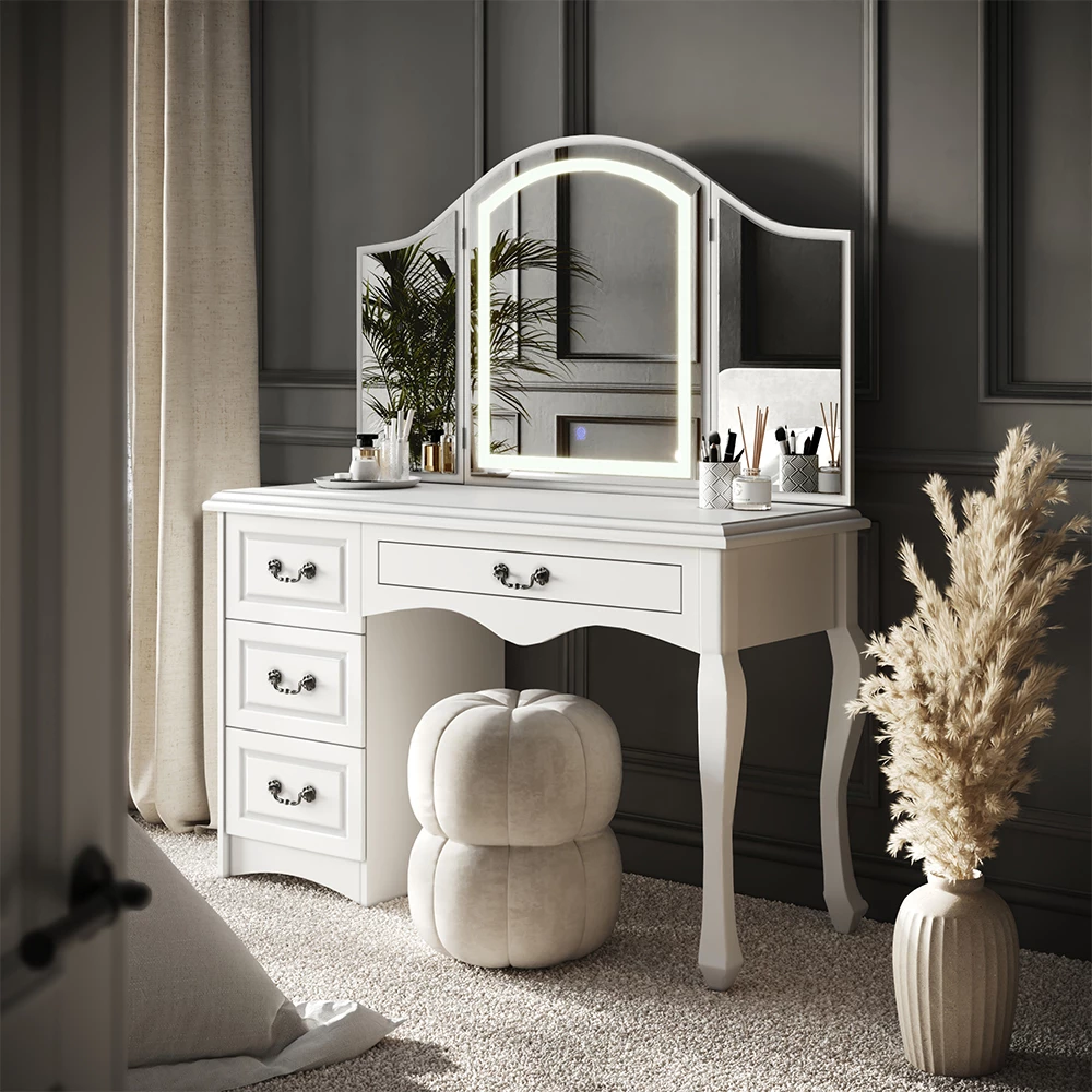 Schminktisch in Weiß, dargestellt im Ambiente mit Dekoration