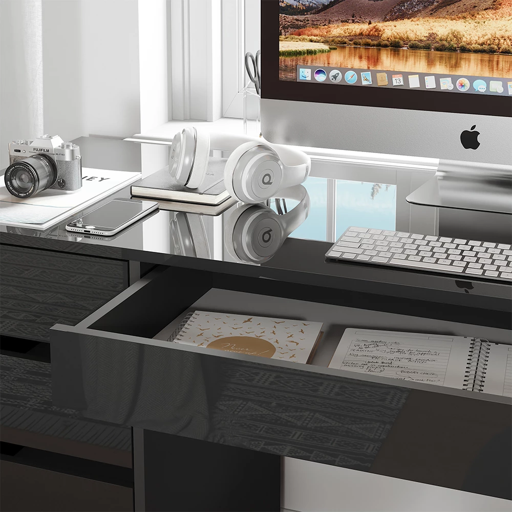 Nahaufnahme von Schreibtisch in Anthrazit Hochglanz, zeigt Textur/Details