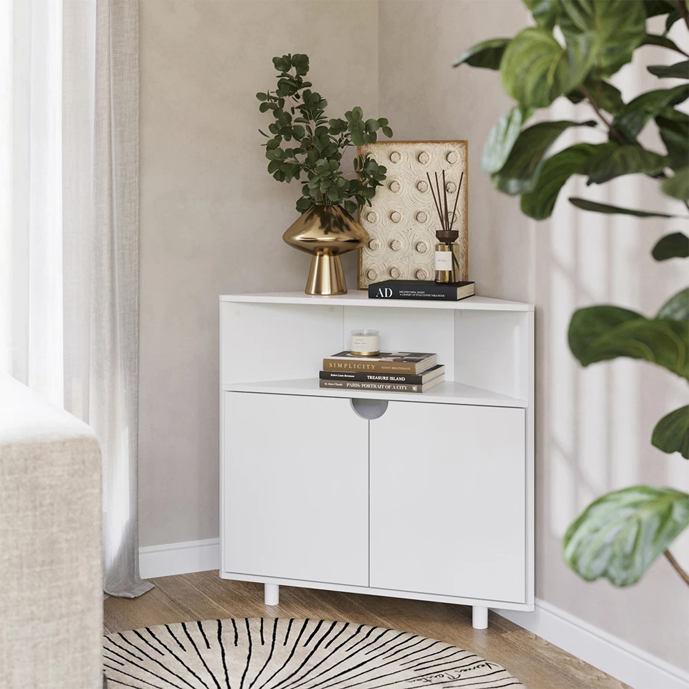 Cassettiera per camera da letto in Bianco shown in ambient setting with decoration