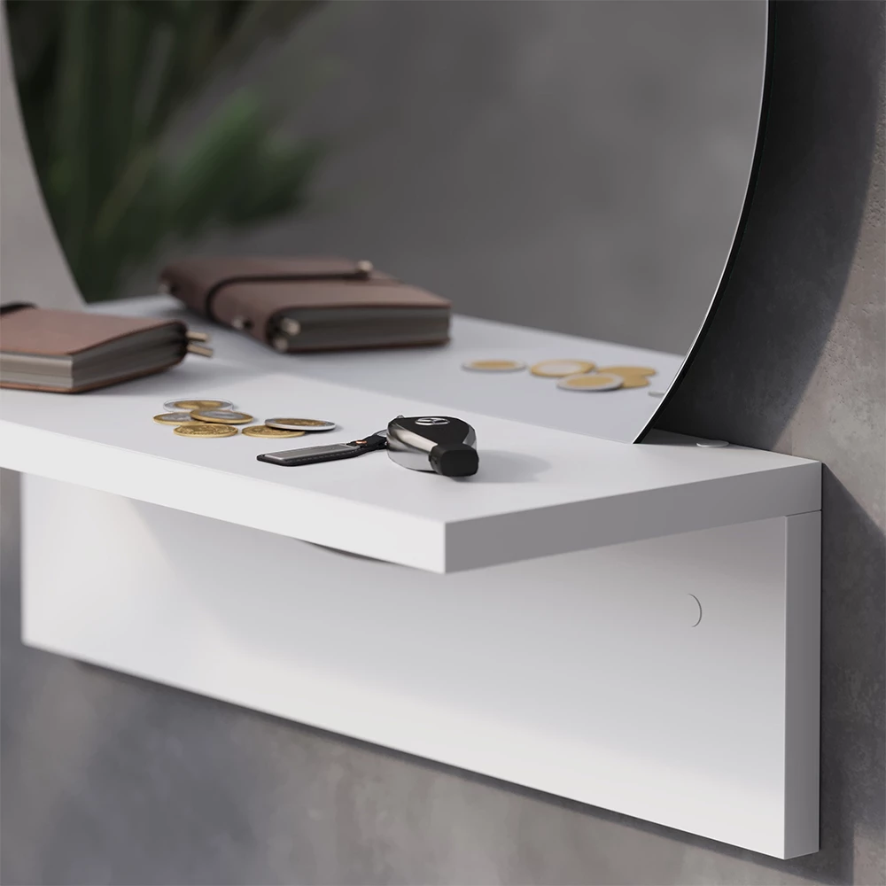 Nahaufnahme von Badezimmerspiegel in Weiß, zeigt Design- und Oberflächendetails