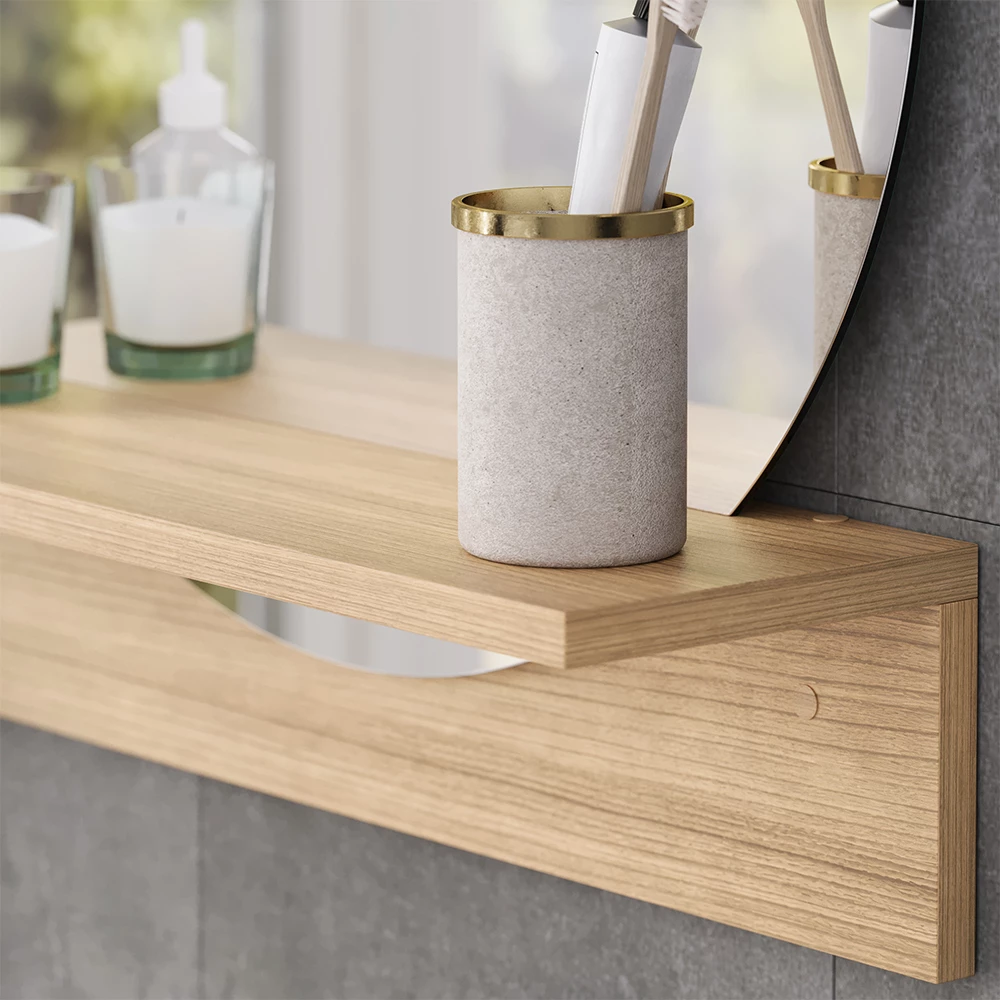 Gros plan de Miroir mural en Chêne de force doré, montrant la texture/les détails