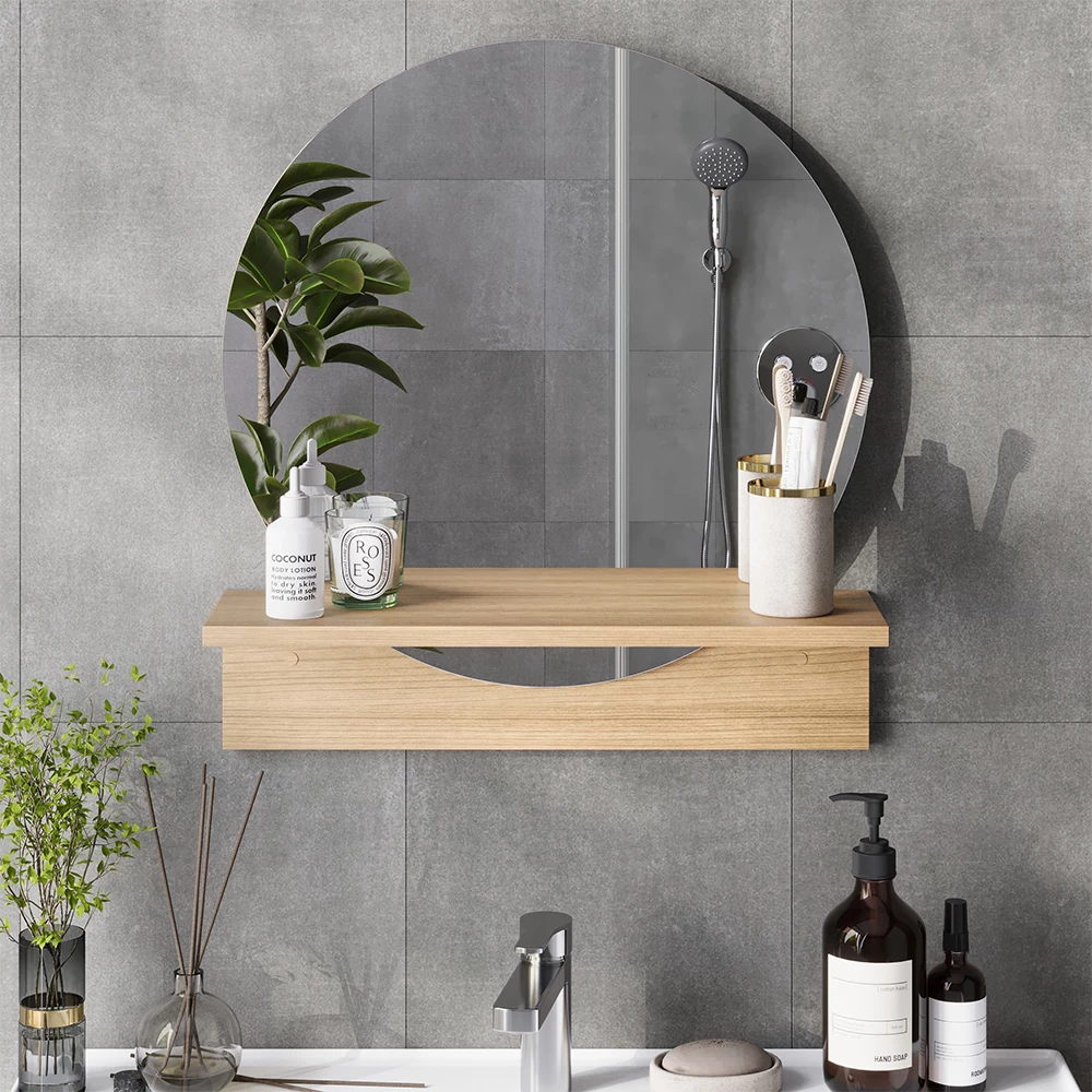 Miroir mural en Chêne de force doré, présenté dans un décor ambiant avec décoration