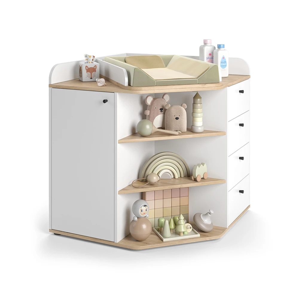 Wickelkommode in Weiß auf weißem Hintergrund mit dekorativen Elementen