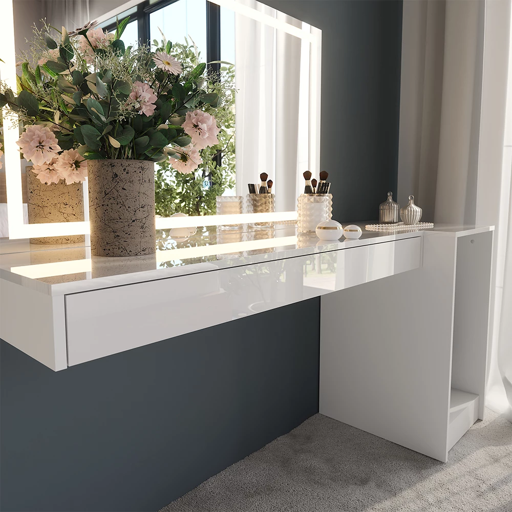 Nahaufnahme von Schminktisch in Weiß, zeigt Textur/Details