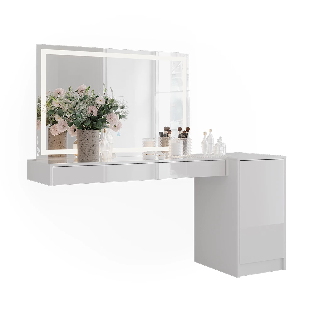 Coiffeuse en Blanc sur fond blanc avec des éléments décoratifs