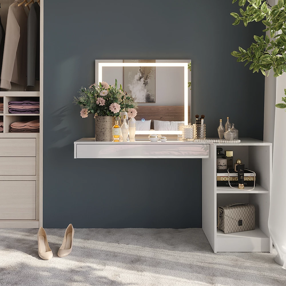 Stół toaletowy in Biały shown in ambient setting with decoration