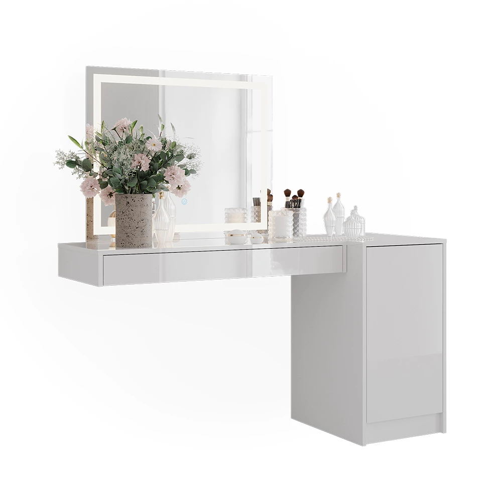 Coiffeuse en Blanc sur fond blanc avec des éléments décoratifs