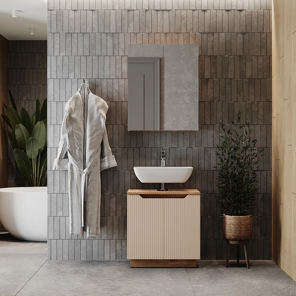 Badkamermeubelset in Eiken/kasjmier gestreept shown in ambient setting with decoration