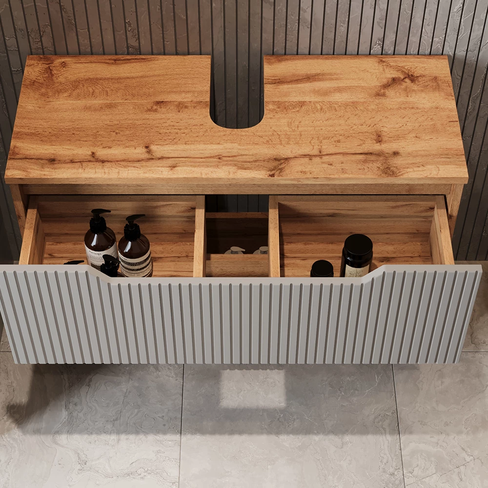 Nahaufnahme von Badmöbel-Set in Eiche/grau gestreift, zeigt Textur/Details