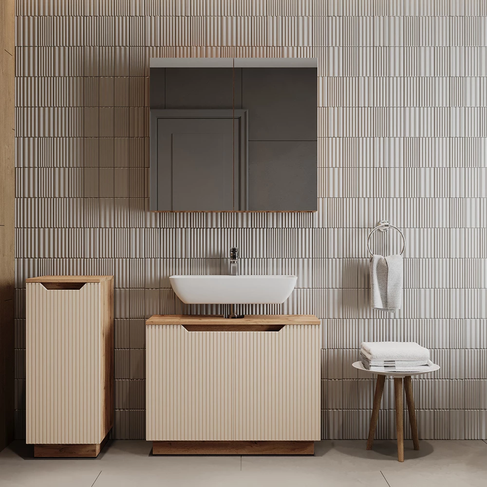 Badmöbel-Set in Eiche/Kaschmir gestreift, dargestellt im Ambiente mit Dekoration