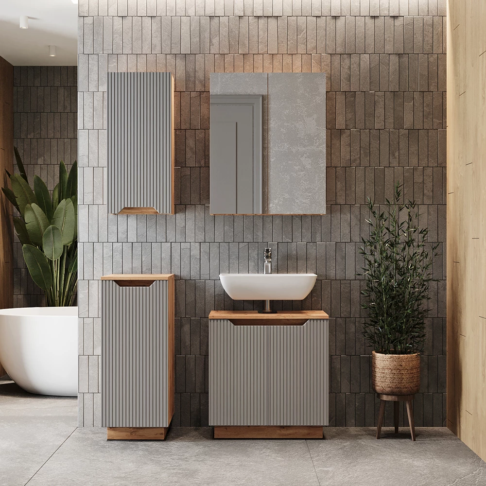 Badmöbel-Set in Eiche/grau gestreift, dargestellt im Ambiente mit Dekoration