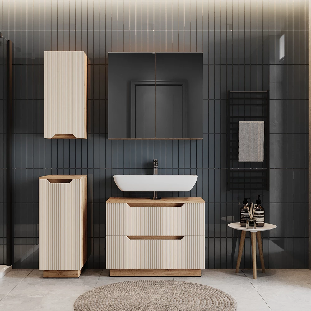 Badmöbel-Set in Eiche/Kaschmir gestreift, dargestellt im Ambiente mit Dekoration