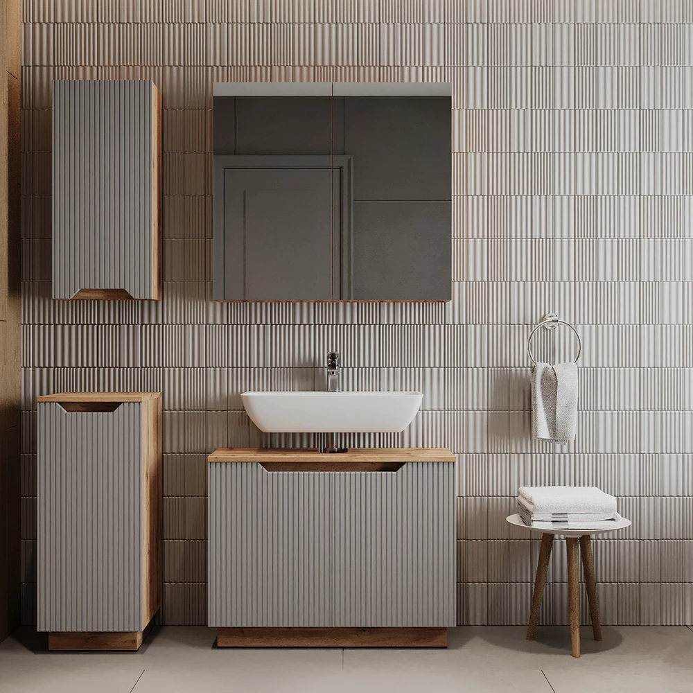 Badmöbel-Set in Eiche/grau gestreift, dargestellt im Ambiente mit Dekoration