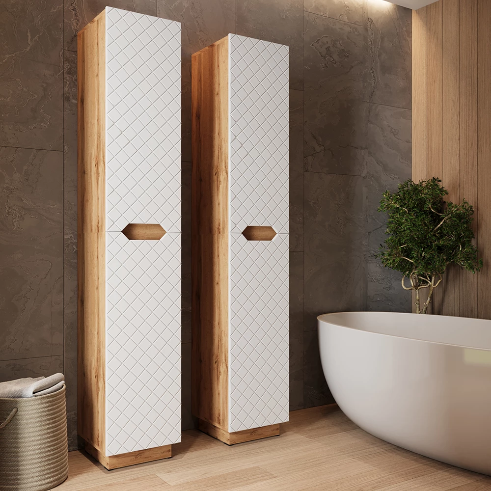 Badschrank in Weiß, dargestellt im Ambiente mit Dekoration