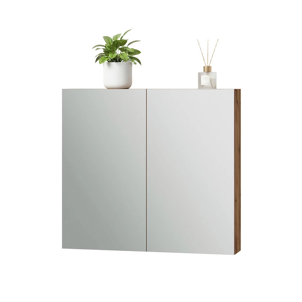 Badspiegelschrank in Eiche auf weißem Hintergrund mit dekorativen Elementen