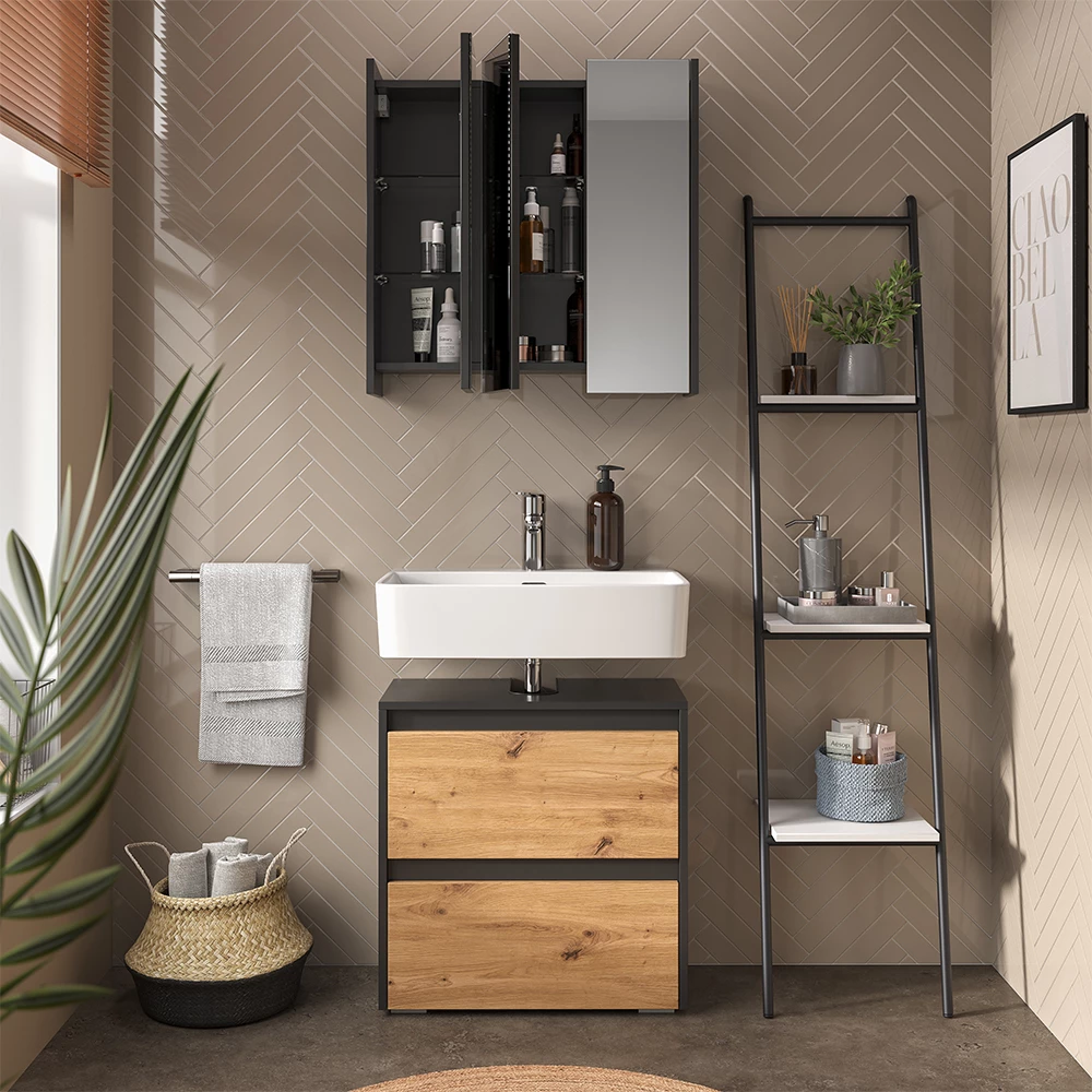 Close-up of Set di mobili da bagno in Artigiano, showing design and surface details