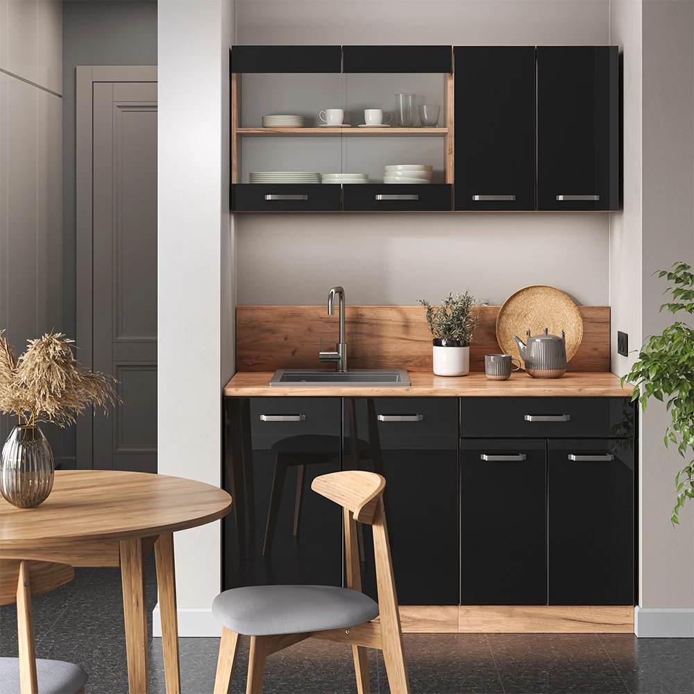Keukenfront in Zwart hoogglans shown in ambient setting with decoration