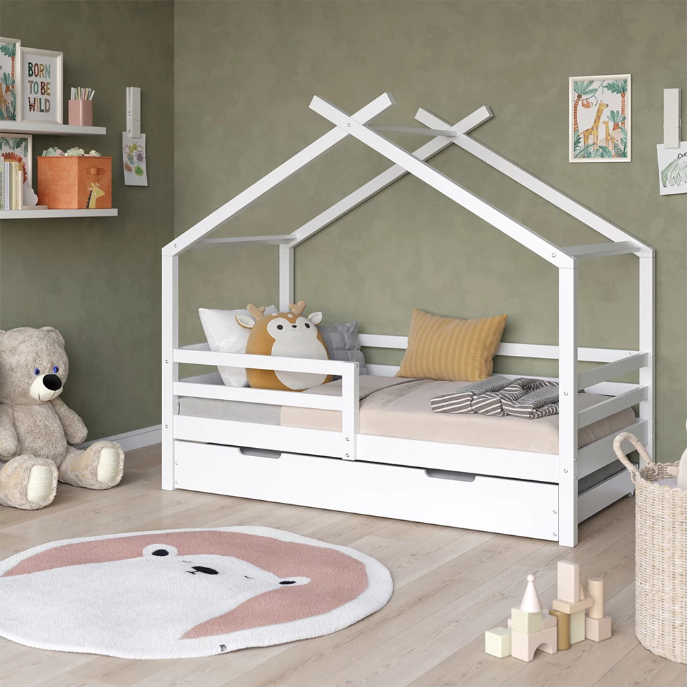 Hausbett in Weiß, dargestellt im Ambiente mit Dekoration