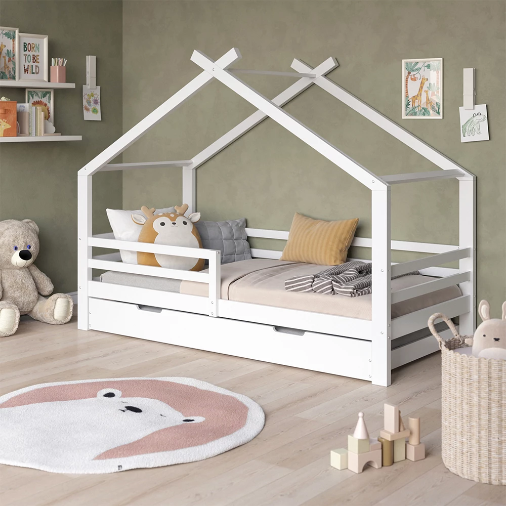 Hausbett in Weiß, dargestellt im Ambiente mit Dekoration