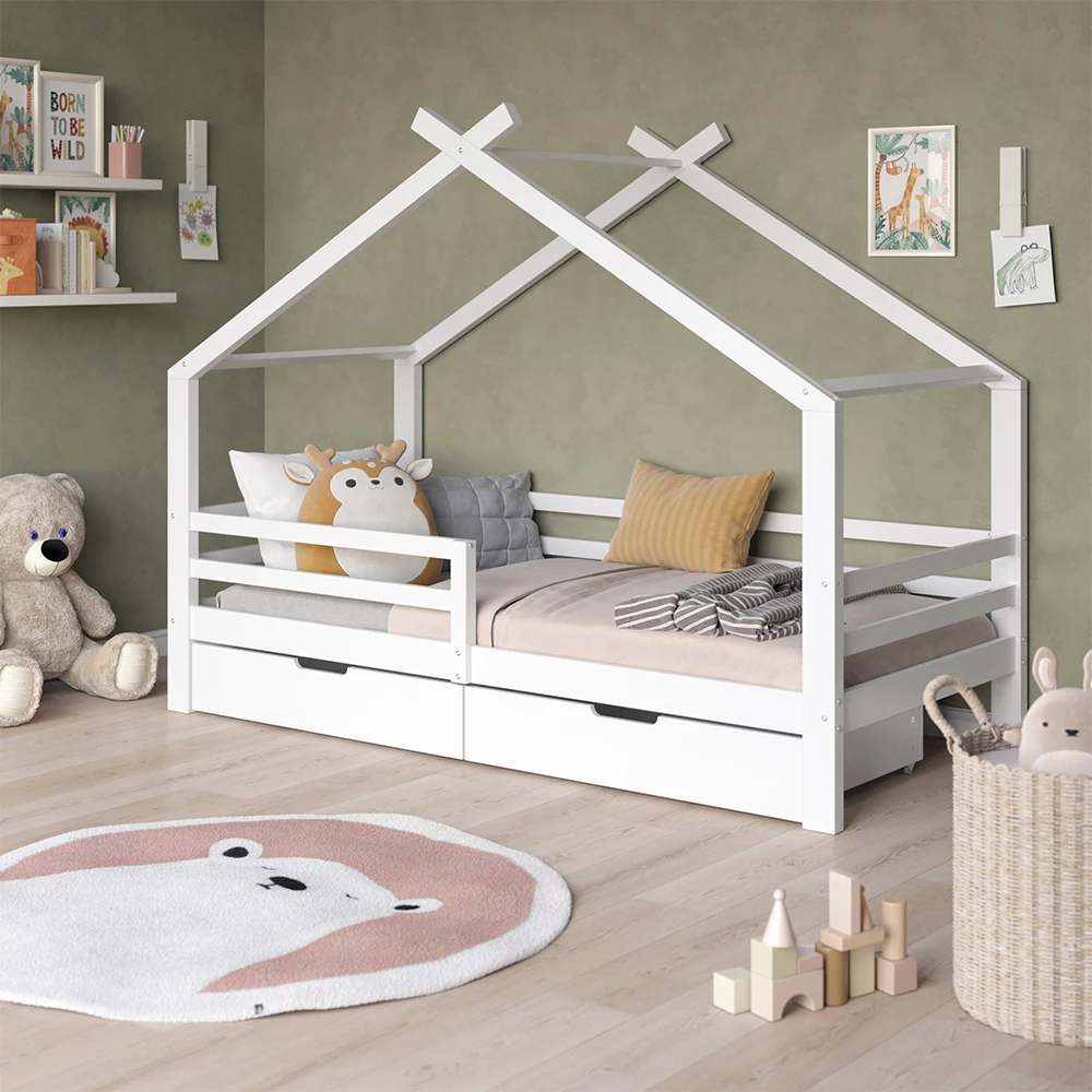 Hausbett in Weiß, dargestellt im Ambiente mit Dekoration