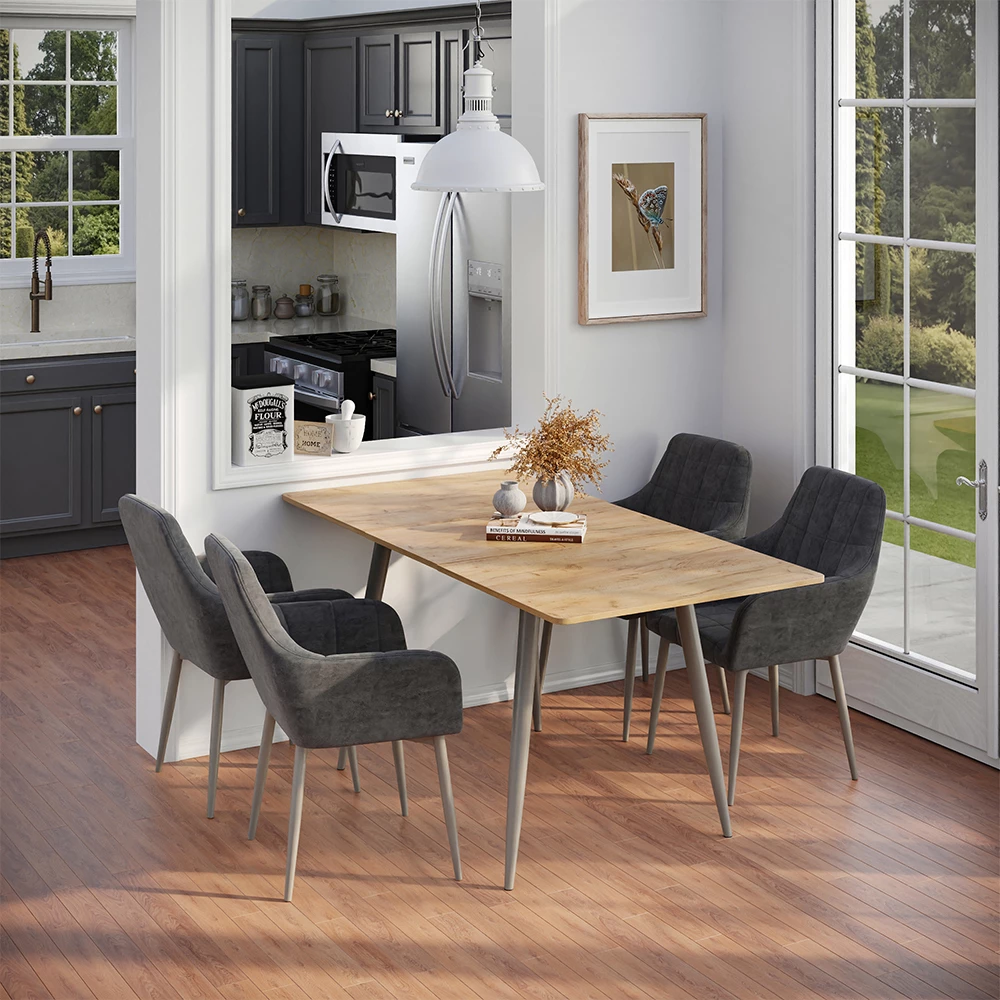 Esstisch in Goldkraft Eiche/Greige, dargestellt im Ambiente mit Dekoration